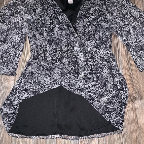 Badgley Mischka Silk Top - Picture 5 of 5